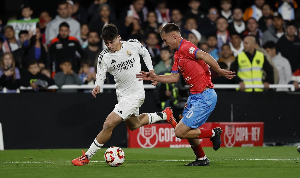 辽宁铁人近 辽宁铁人近